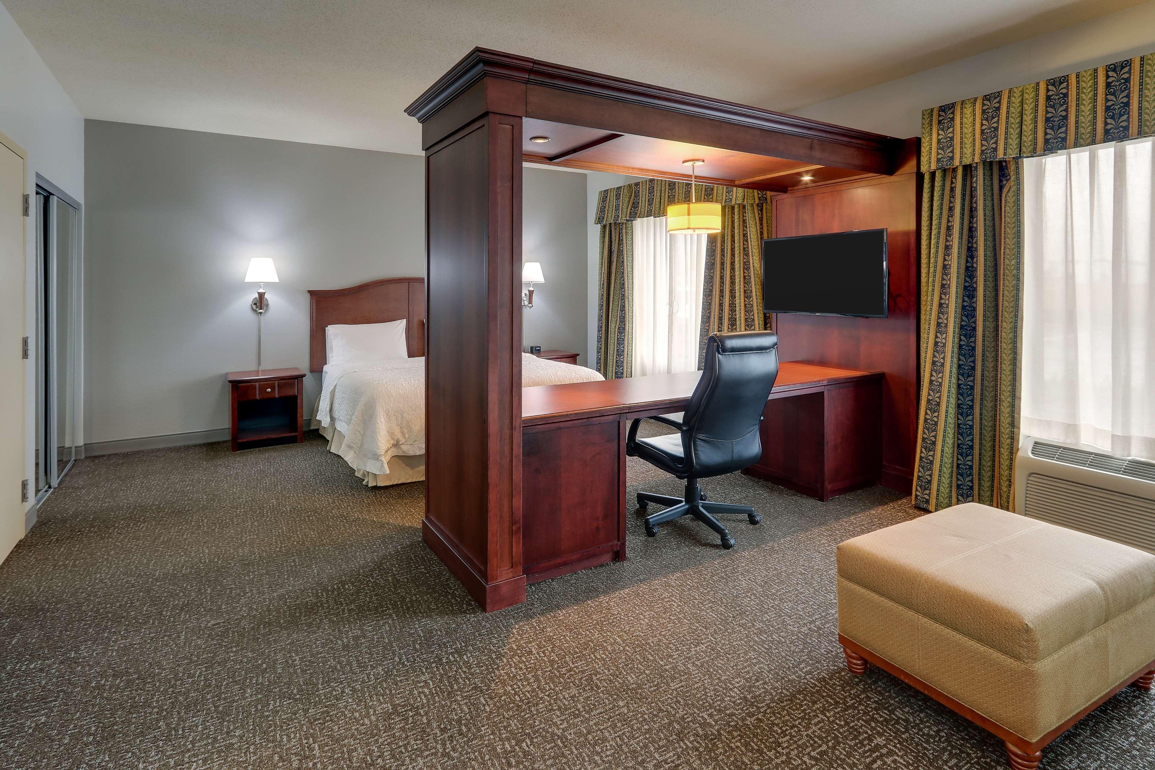 Hampton Inn & Suites Indianapolis-Airport Exterior foto