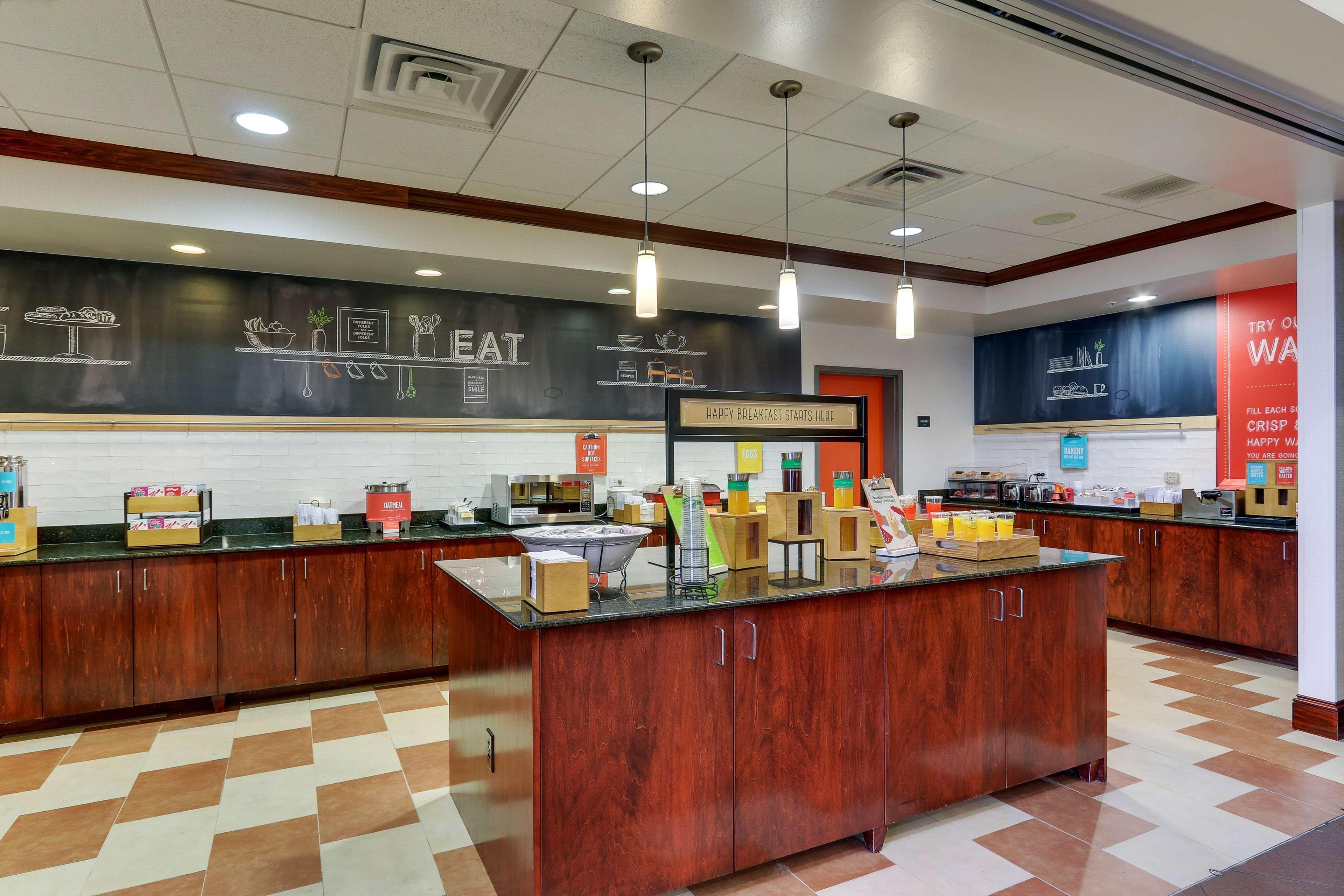 Hampton Inn & Suites Indianapolis-Airport Exterior foto