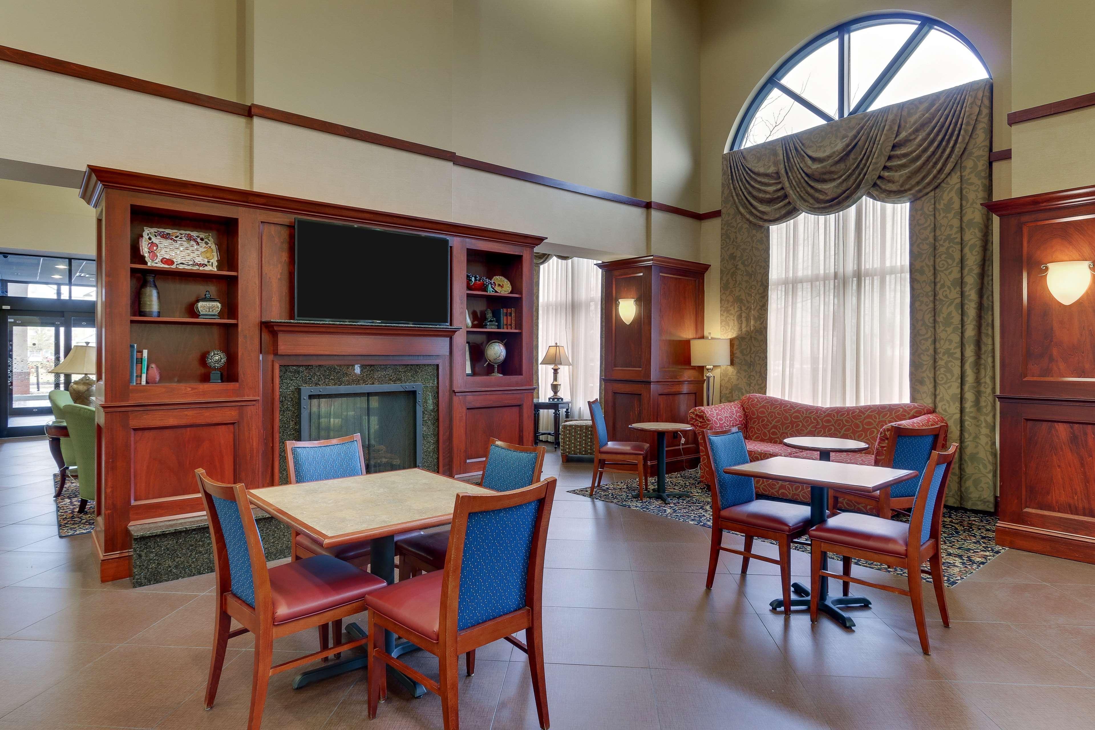 Hampton Inn & Suites Indianapolis-Airport Exterior foto