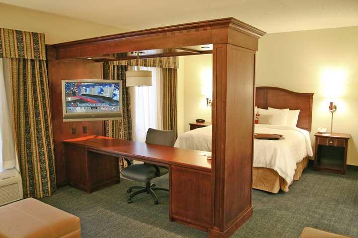 Hampton Inn & Suites Indianapolis-Airport Exterior foto