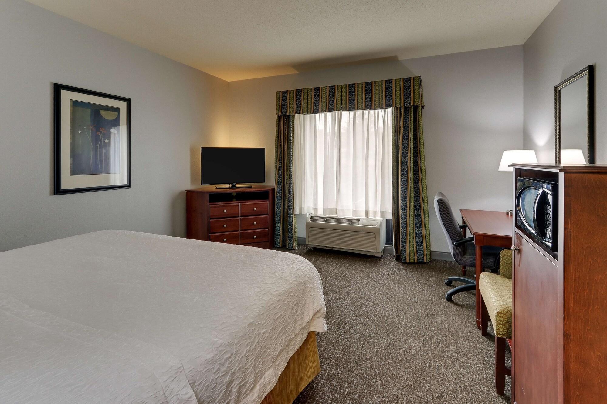 Hampton Inn & Suites Indianapolis-Airport Exterior foto